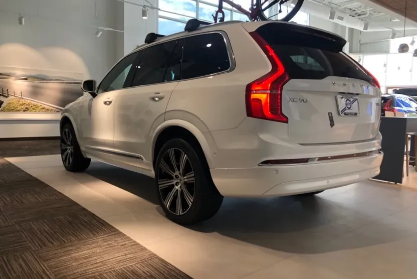 2025 Volvo XC90 T8 photo 1