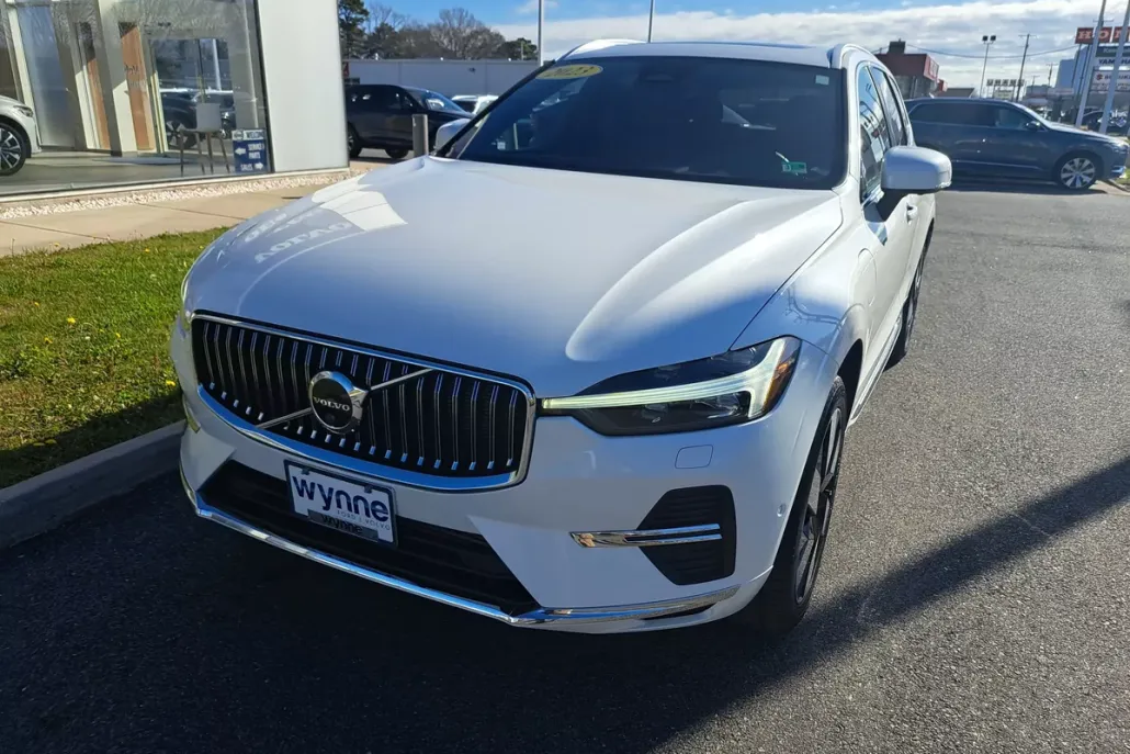 2023 Volvo XC60 Recharge Hybrid T8 eAWD Plus photo 1