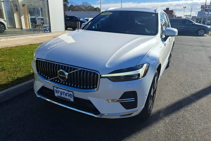 2023 Volvo XC60 Recharge Hybrid T8 eAWD Plus photo 1