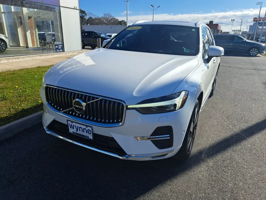 2023 Volvo XC60 Recharge Hybrid T8 eAWD Plus photo 1