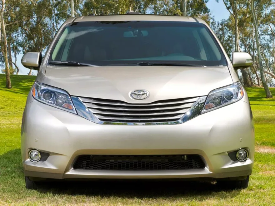 2015 Toyota Sienna XLE Premium photo 1