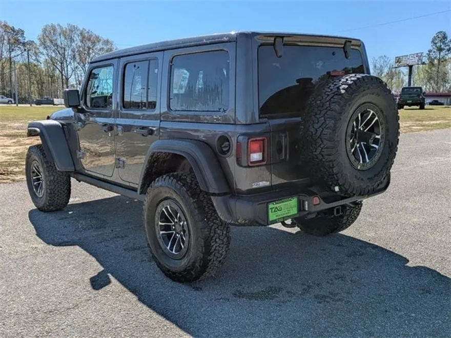 2025 Jeep Wrangler Willys photo 5