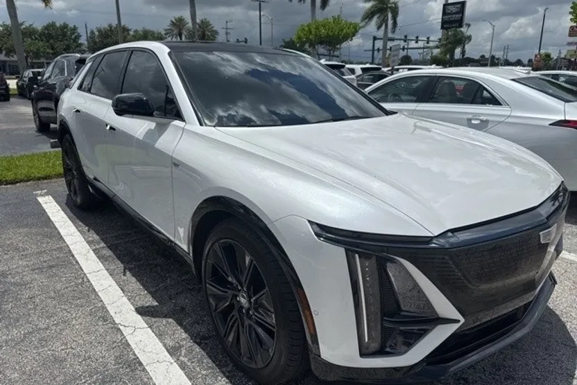 2024 Cadillac Lyriq Sport photo 1