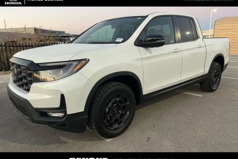 2025 Honda Ridgeline TrailSport photo 1