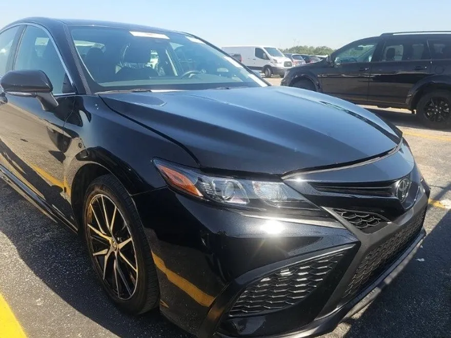 2024 Toyota Camry SE photo 1