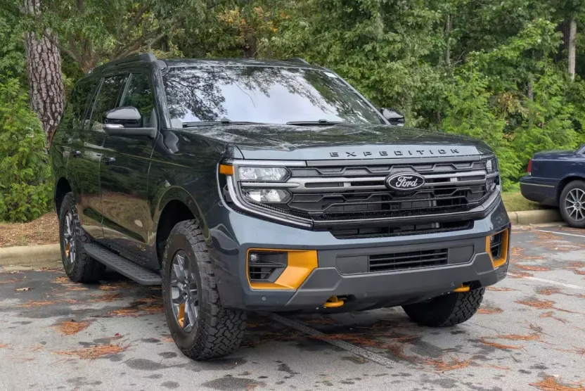 2025 Ford Expedition photo 1