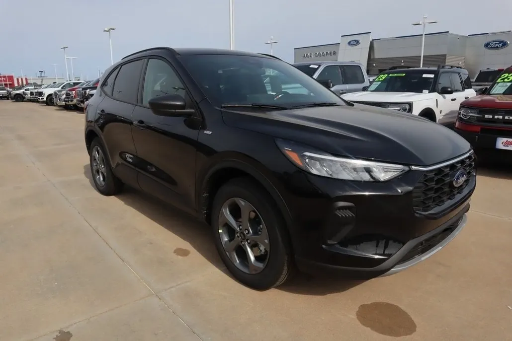 2025 Ford Escape ST-Line photo 1