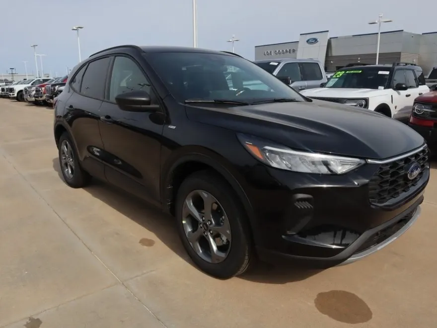 2025 Ford Escape ST-Line photo 1