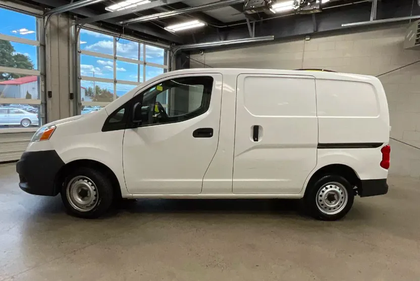 2017 Nissan NV200 S photo 1