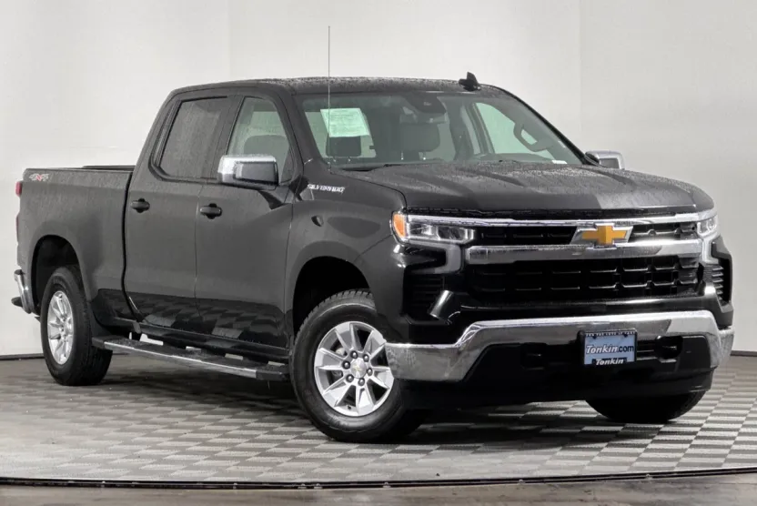 2024 Chevrolet Silverado 1500 LT photo 1