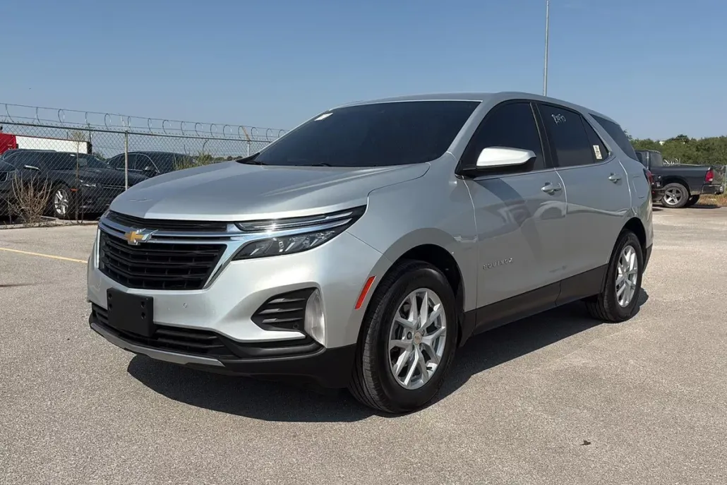 2022 Chevrolet Equinox LT photo 1