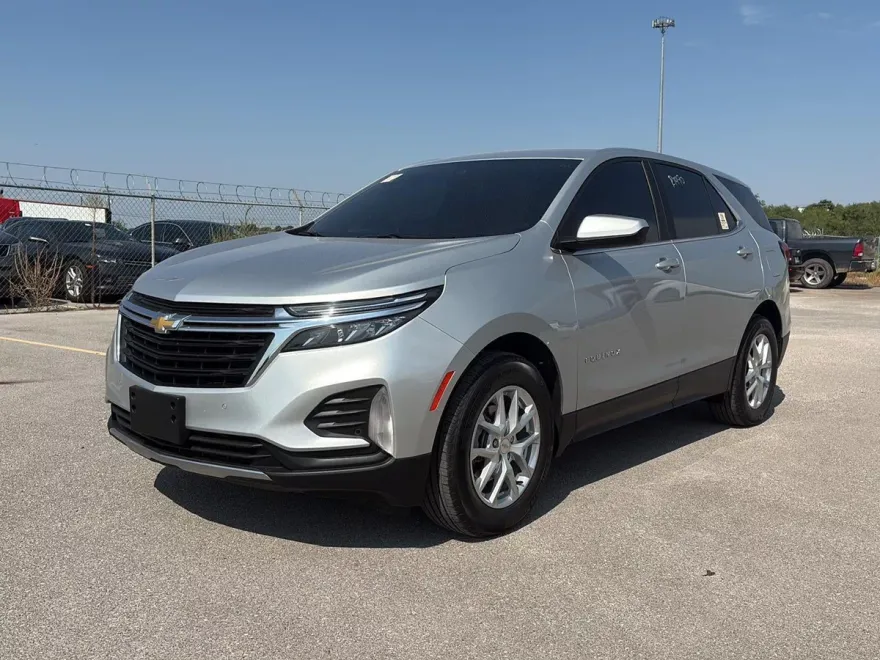 2022 Chevrolet Equinox LT photo 1