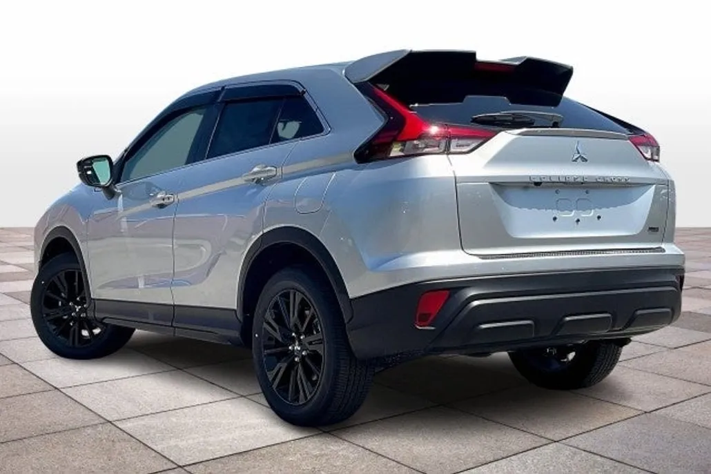 2025 Mitsubishi Eclipse Cross LE photo 1