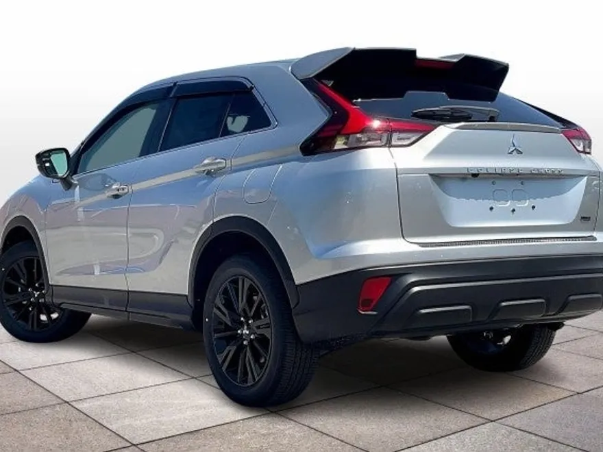 2025 Mitsubishi Eclipse Cross LE photo 1