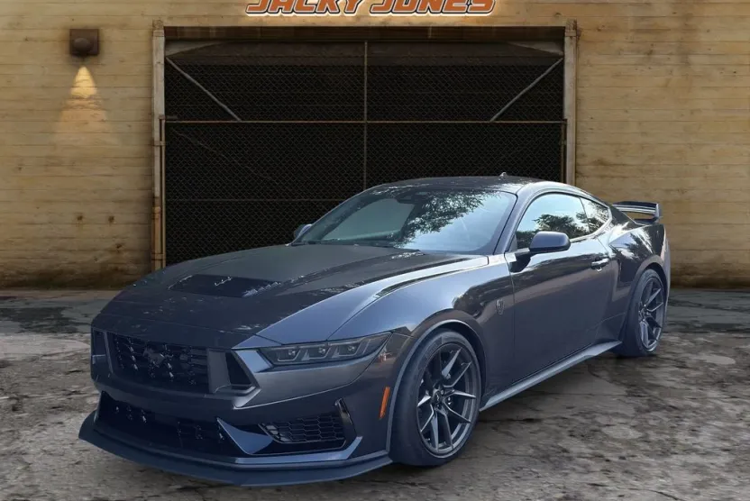 2024 Ford Mustang Dark Horse photo 1