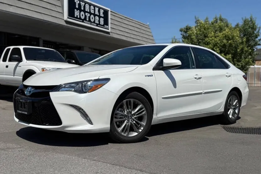 2016 Toyota Camry Hybrid photo 1