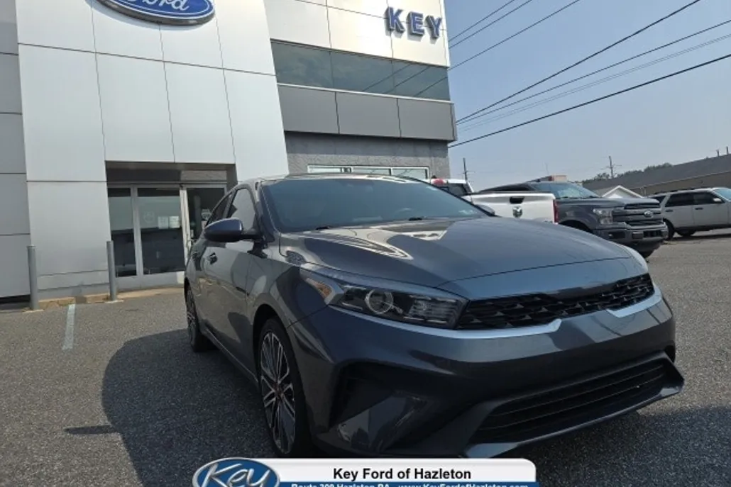 2023 Kia Forte LXS photo 1
