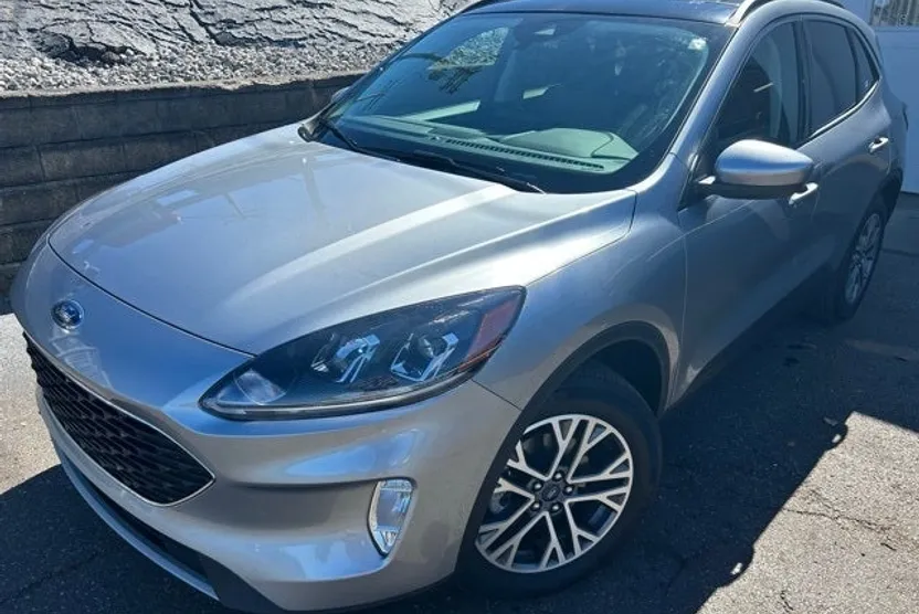 2022 Ford Escape SEL photo 1