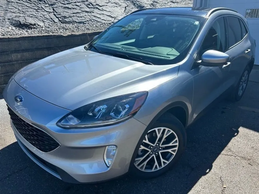 2022 Ford Escape SEL photo 1