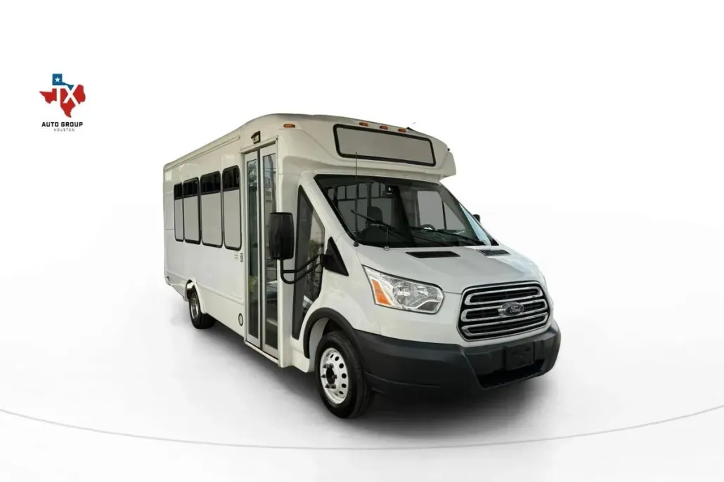 2018 Ford Transit Cutaway Van photo 1