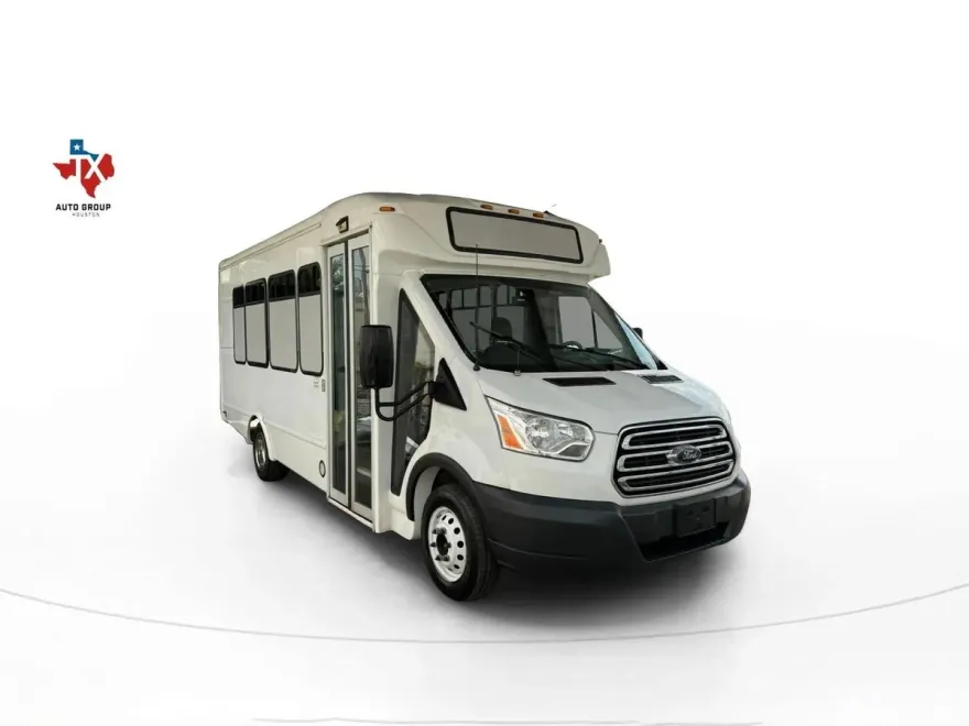 2018 Ford Transit Cutaway Van photo 1