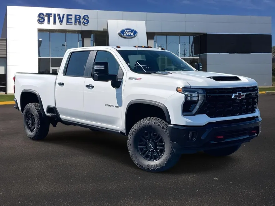 2025 Chevrolet Silverado 2500HD ZR2 photo 1