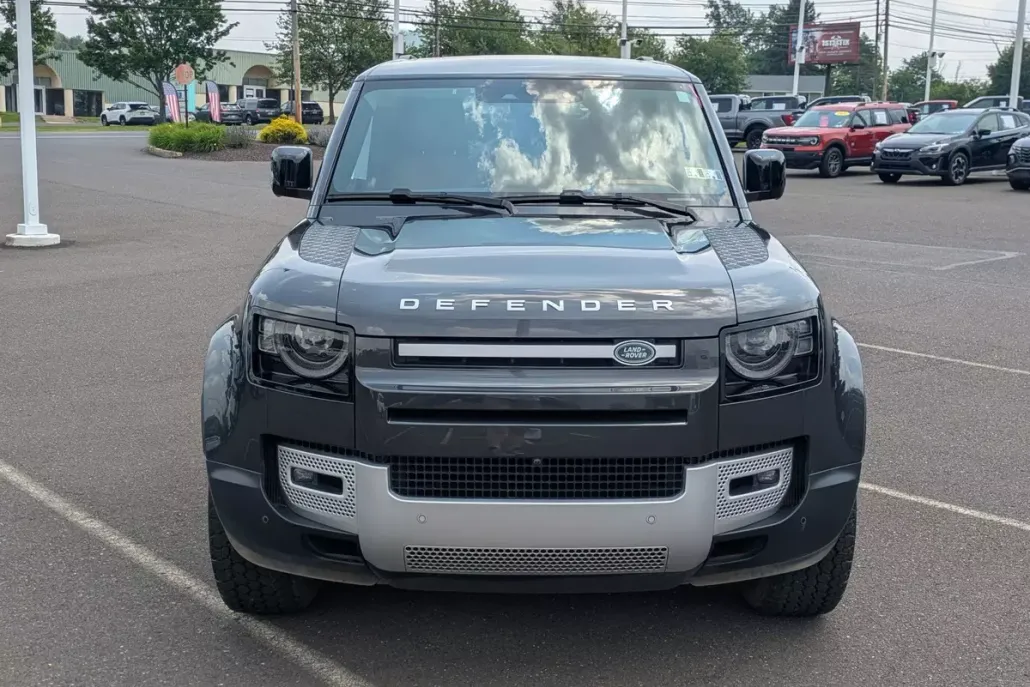 2023 Land Rover Defender 130 First Edition photo 1