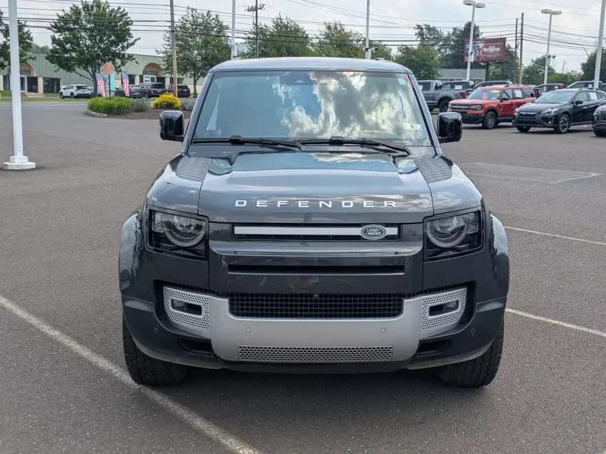 2023 Land Rover Defender 130 First Edition photo 1