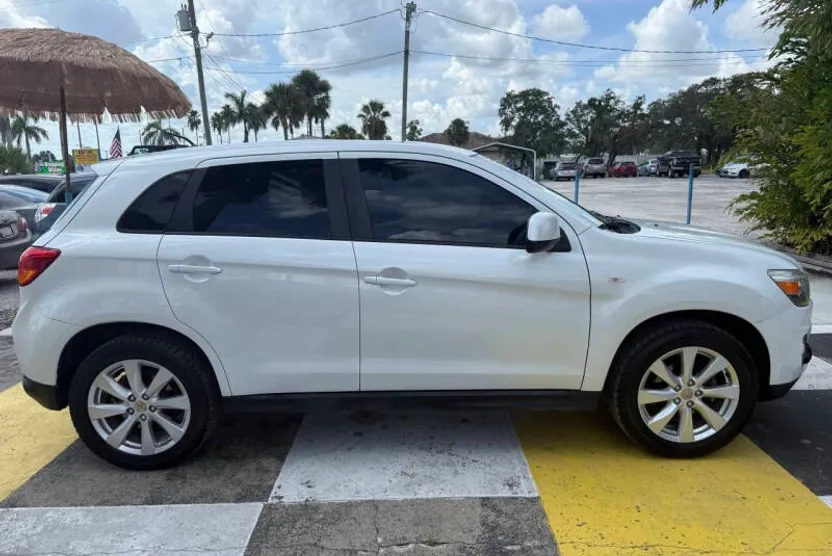 2013 Mitsubishi Outlander Sport SE ES photo 1