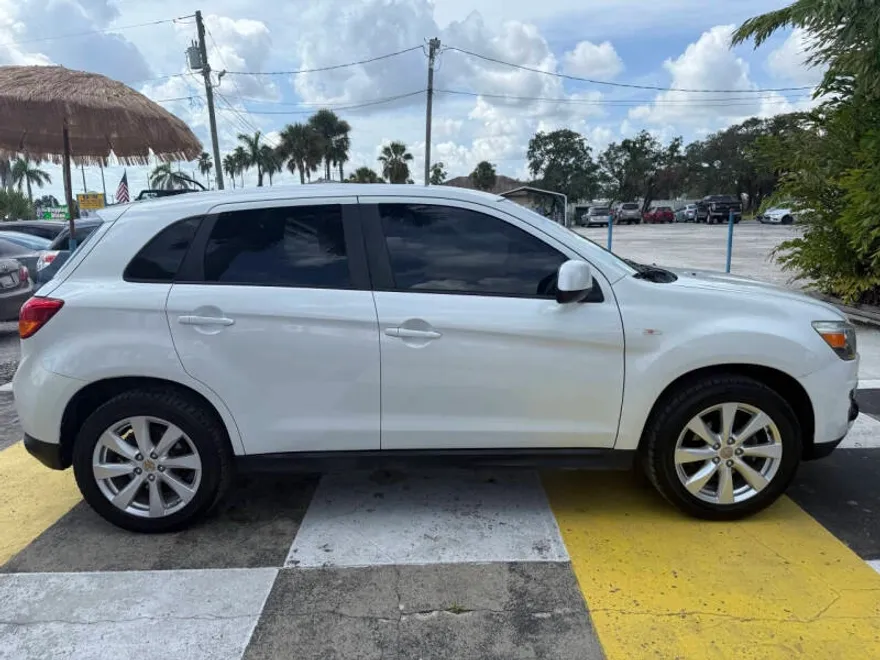 2013 Mitsubishi Outlander Sport SE ES photo 1