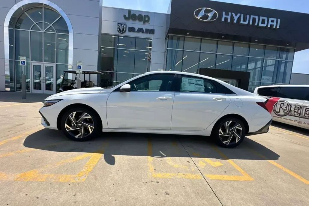 2025 Hyundai Elantra Hybrid Limited photo 1