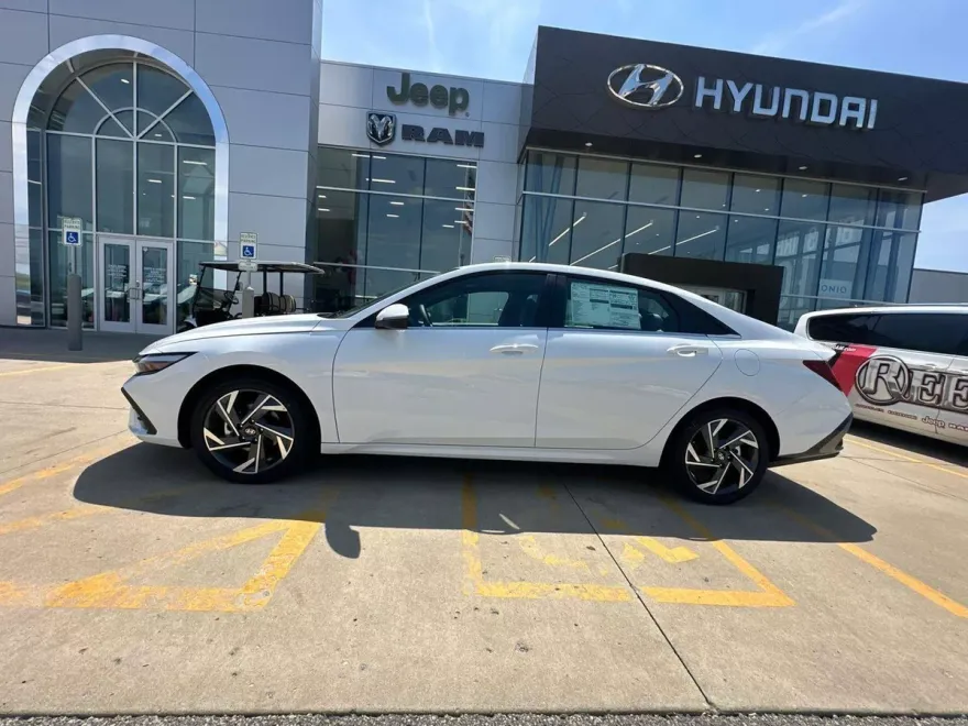 2025 Hyundai Elantra Hybrid Limited photo 1