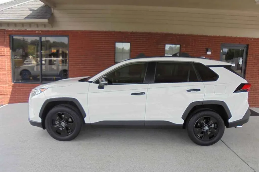 2019 Toyota RAV4 Premium XLE photo 1