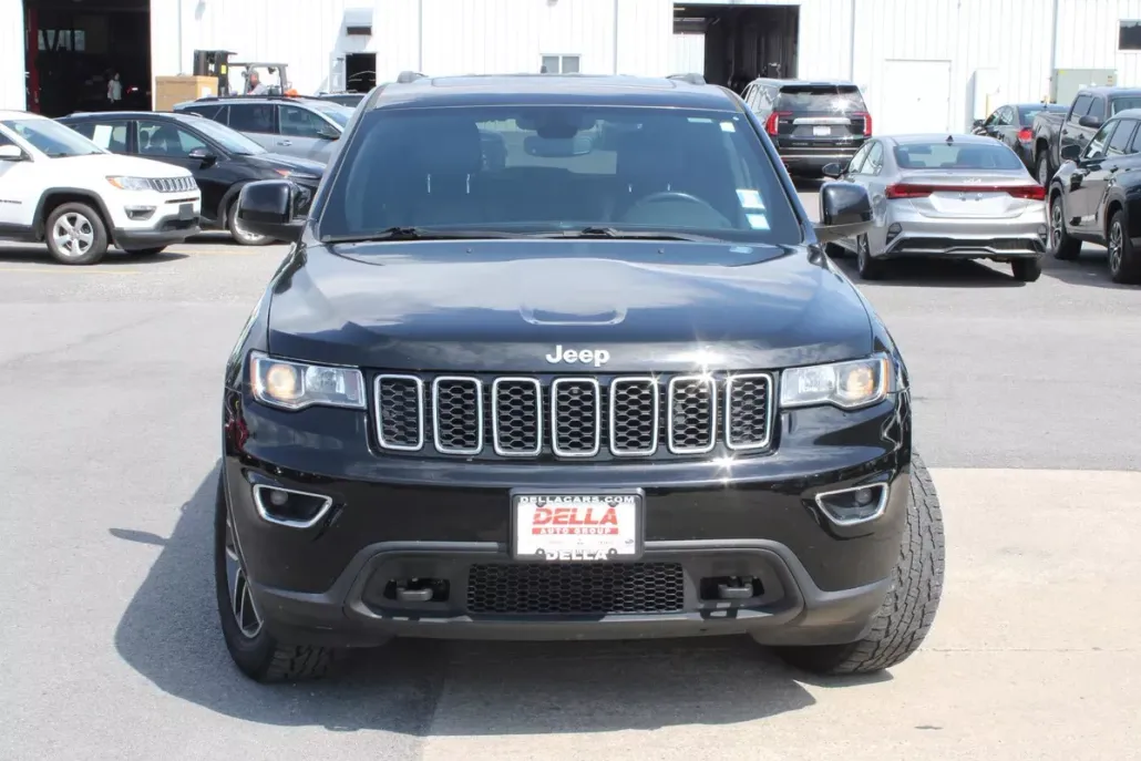2020 Jeep Grand Cherokee Laredo photo 1