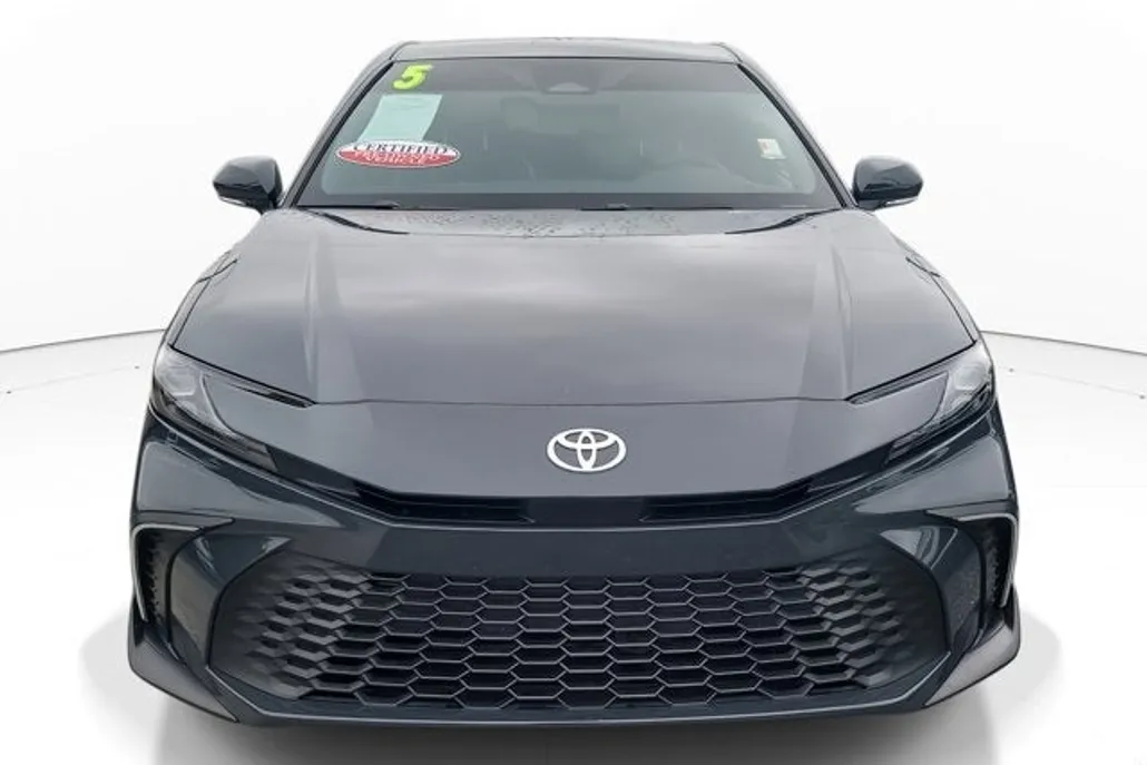 2025 Toyota Camry SE photo 1