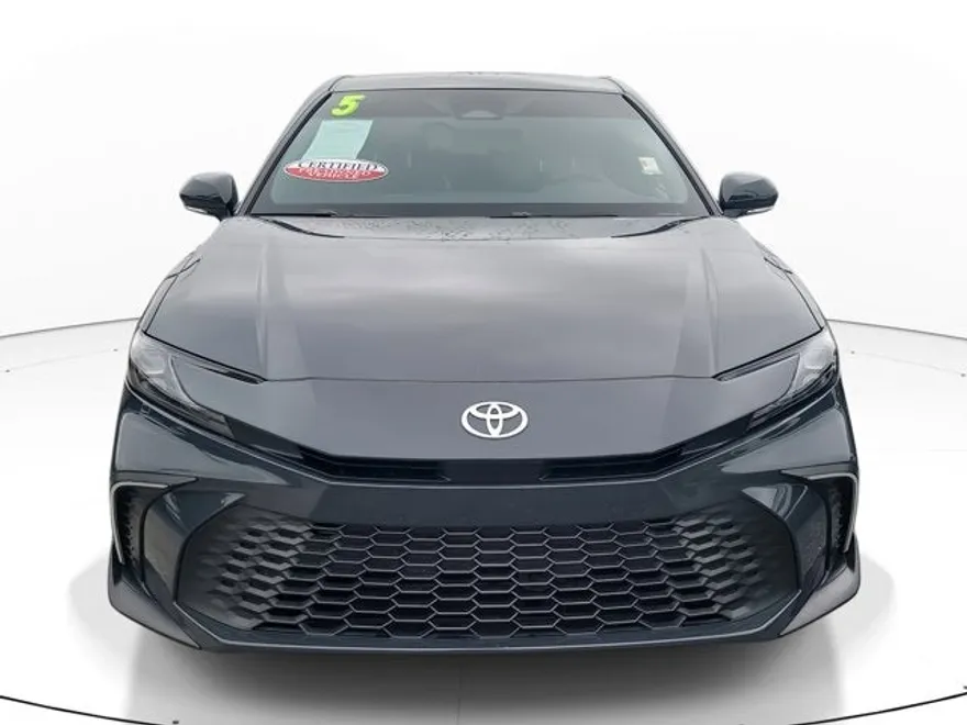 2025 Toyota Camry SE photo 1