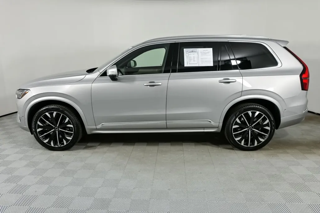 2025 Volvo XC90 Plus photo 1