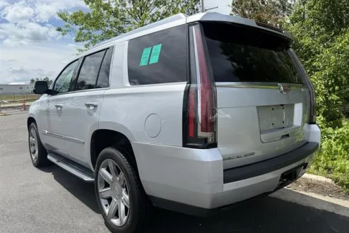 2016 Cadillac Escalade Luxury photo 2