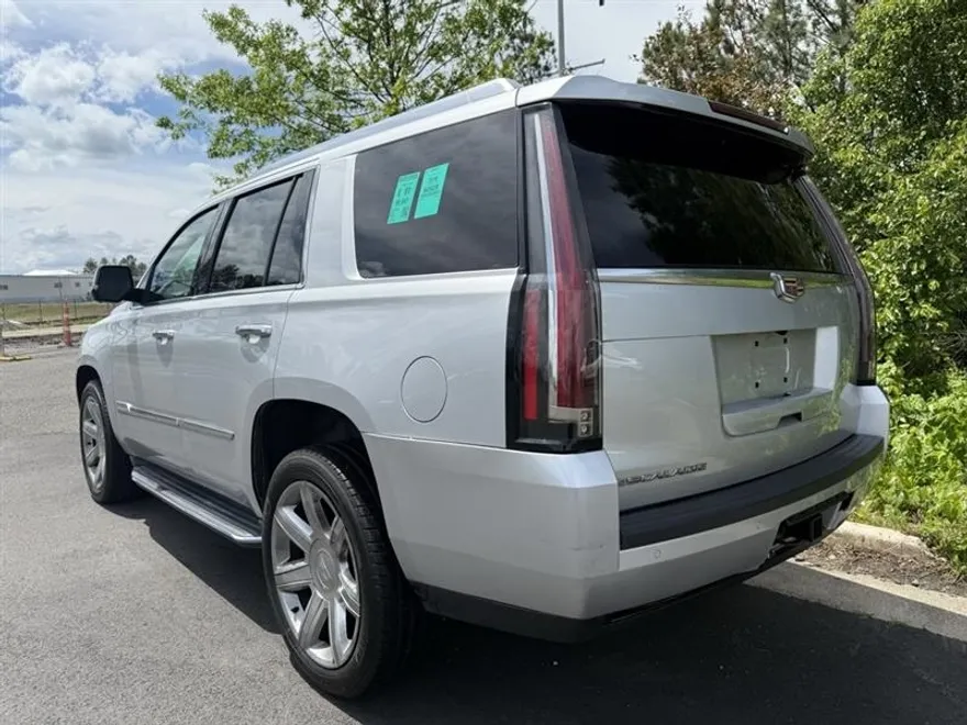 2016 Cadillac Escalade Luxury photo 2
