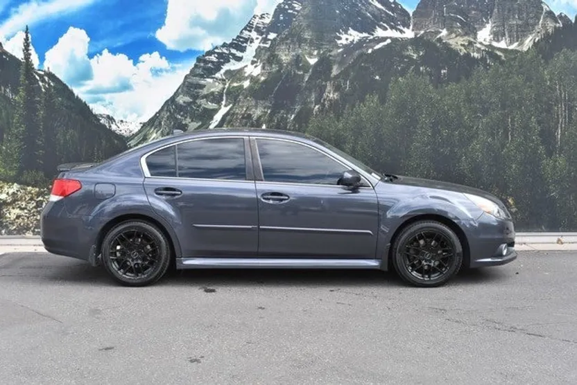 2013 Subaru Legacy 2.5i Limited photo 1