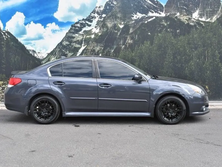 2013 Subaru Legacy 2.5i Limited photo 1