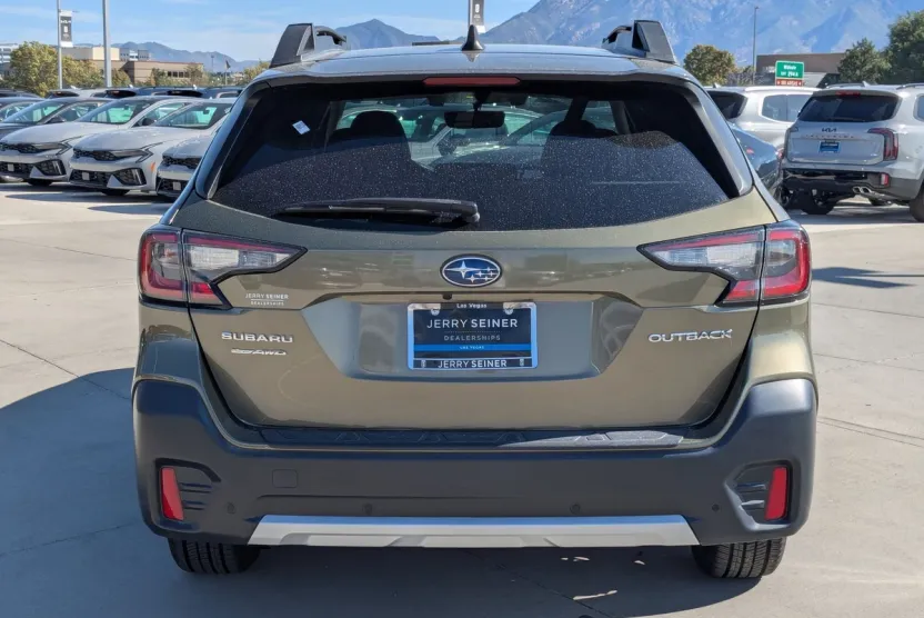 2021 Subaru Outback Limited photo 1