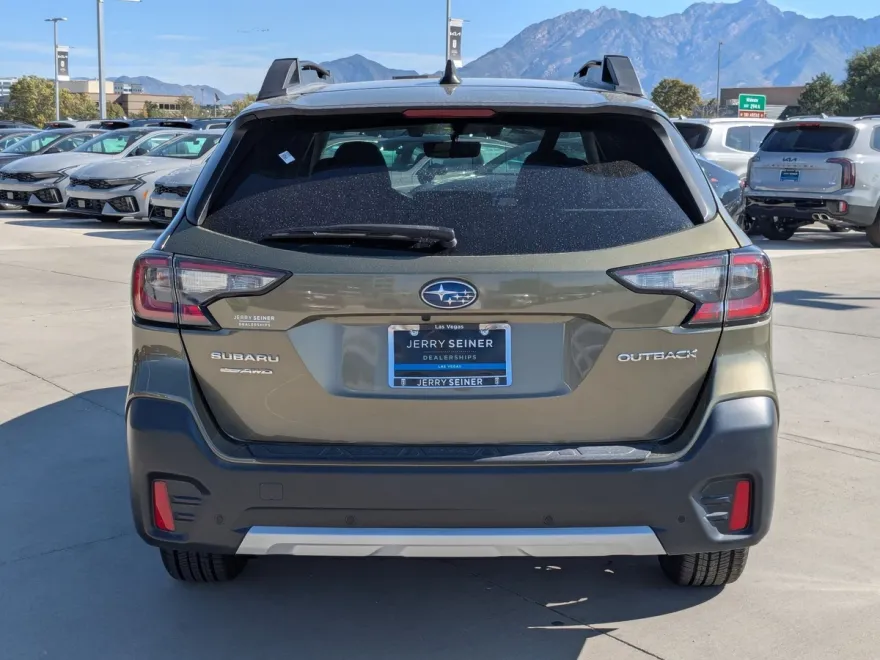 2021 Subaru Outback Limited photo 1