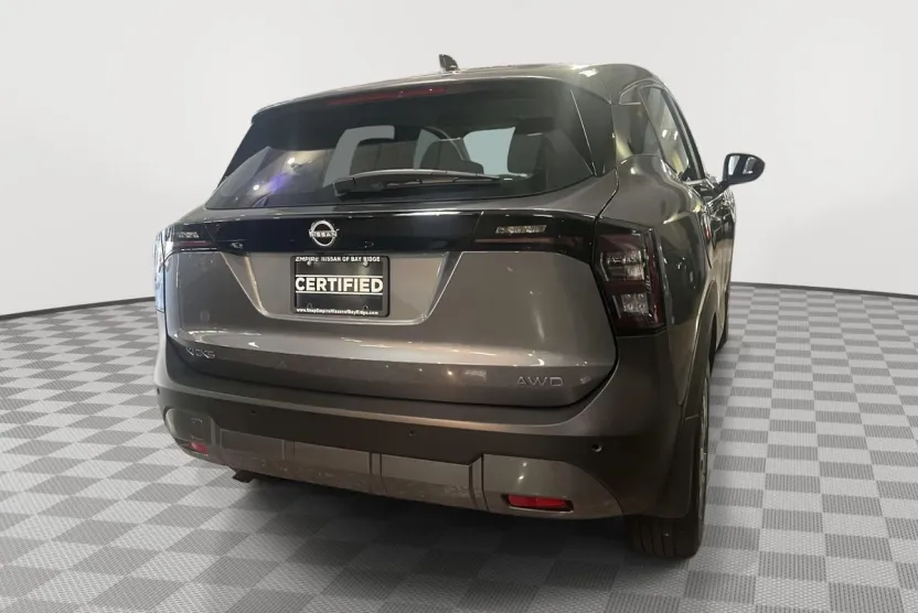 2025 Nissan Kicks S photo 1