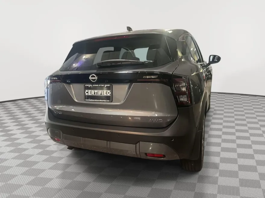 2025 Nissan Kicks S photo 1