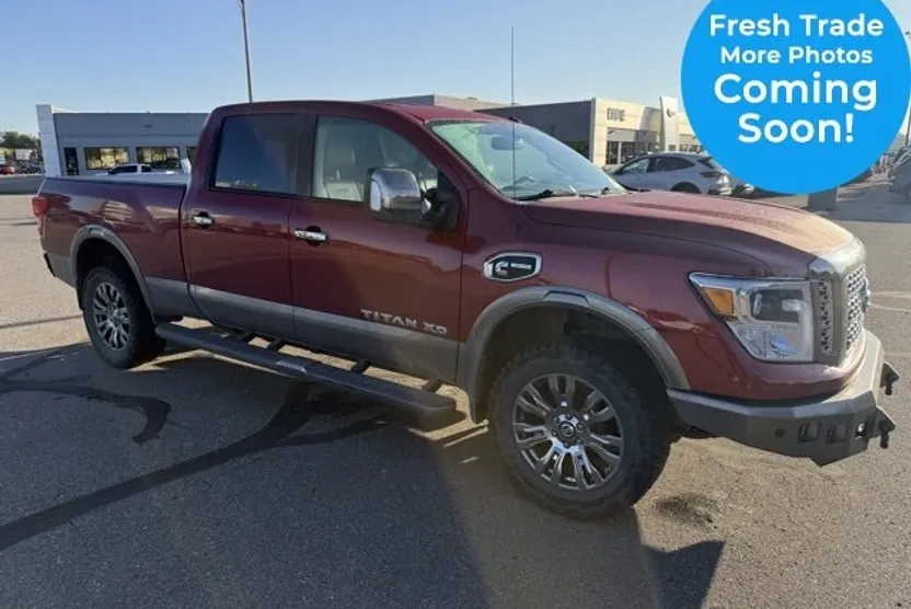 2019 Nissan Titan Platinum Reserve photo 1