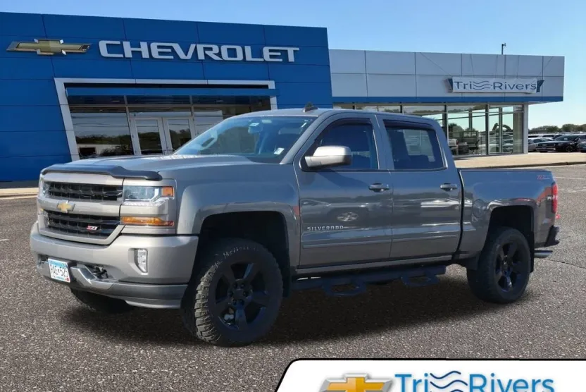2017 Chevrolet Silverado 1500 LT photo 1