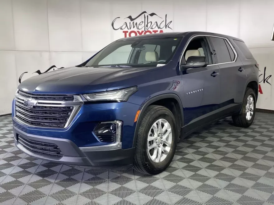 2023 Chevrolet Traverse LS photo 1