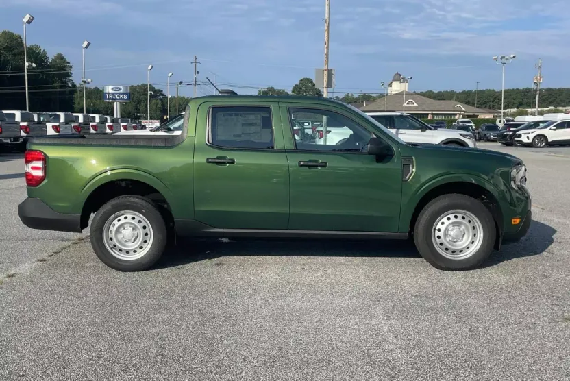 2025 Ford Maverick XL photo 1