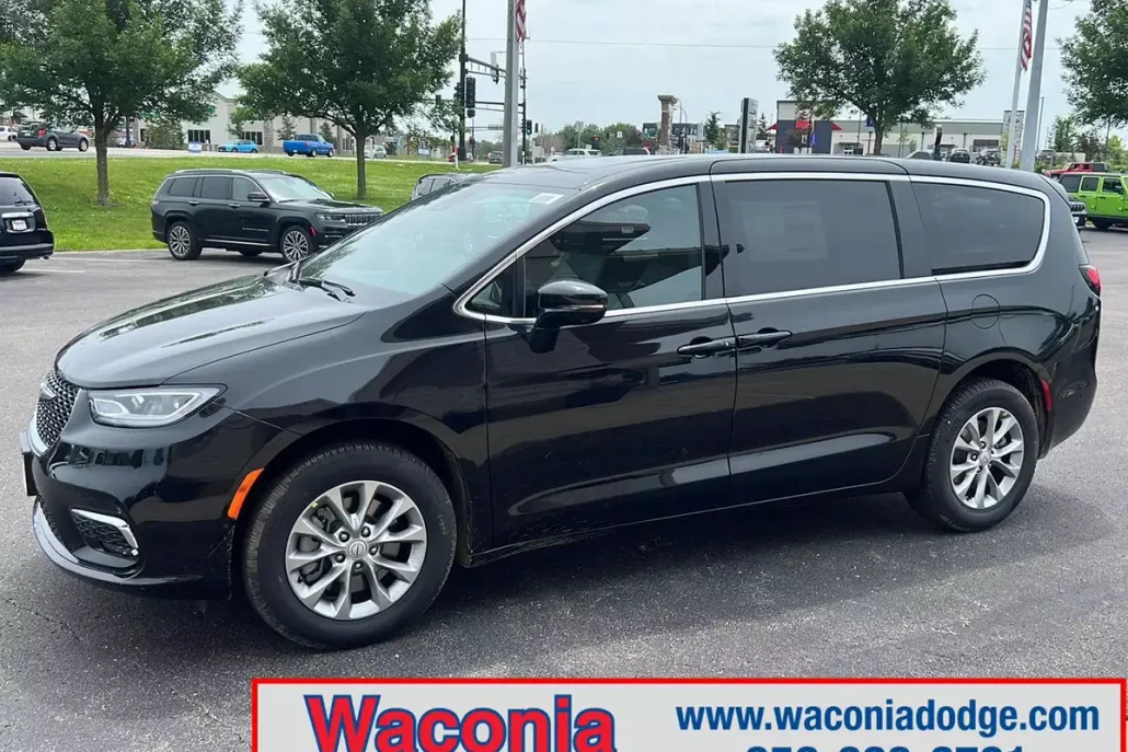 2025 Chrysler Pacifica photo 1